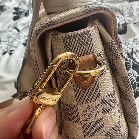 Louis Vuitton Checkered Crossbody Bag - Damier azur - Picture 5 of 16